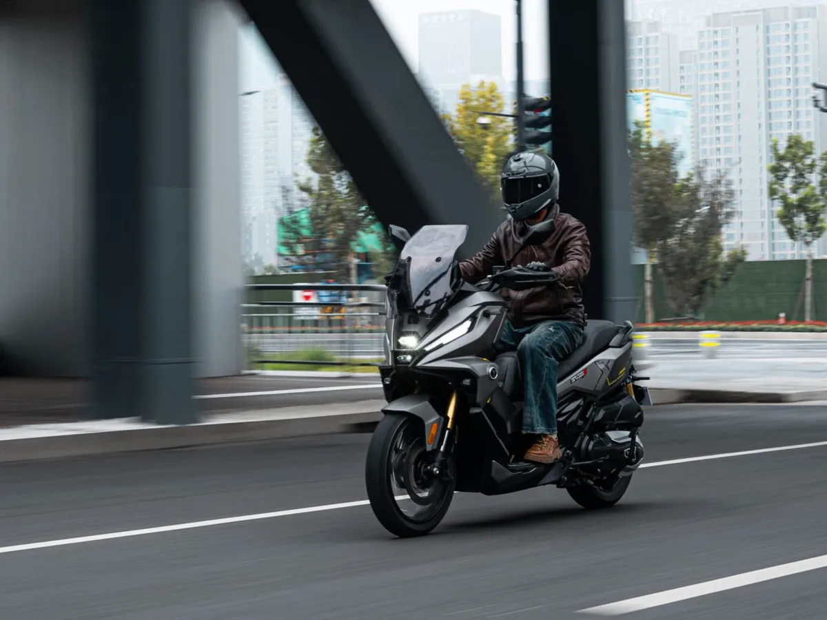 Новый китайский «внедорожный скутер» Voge SR450X получил радар — фото 2
