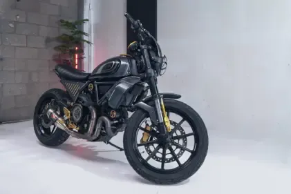 Кастомный дорожный гонщик Vincent от DeBolex Engineering сочетает точность CAD с ручным мастерством — фото 3