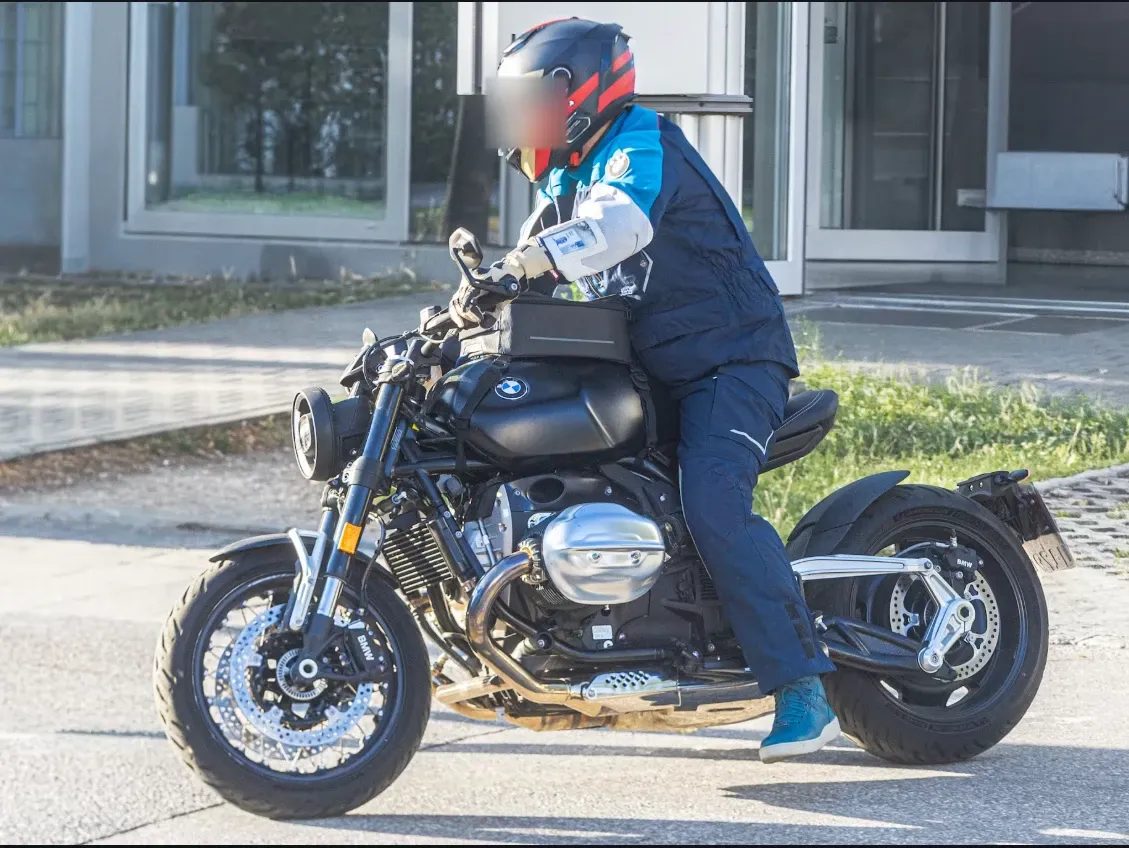 BMW R20 замечен на тестах. Двухлитровый монстр перешёл от концепта к почти серийной версии — фото 2