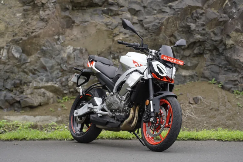 Первый тест Aprilia Tuono 457 Special Edition: удобный покоритель поворотов?
