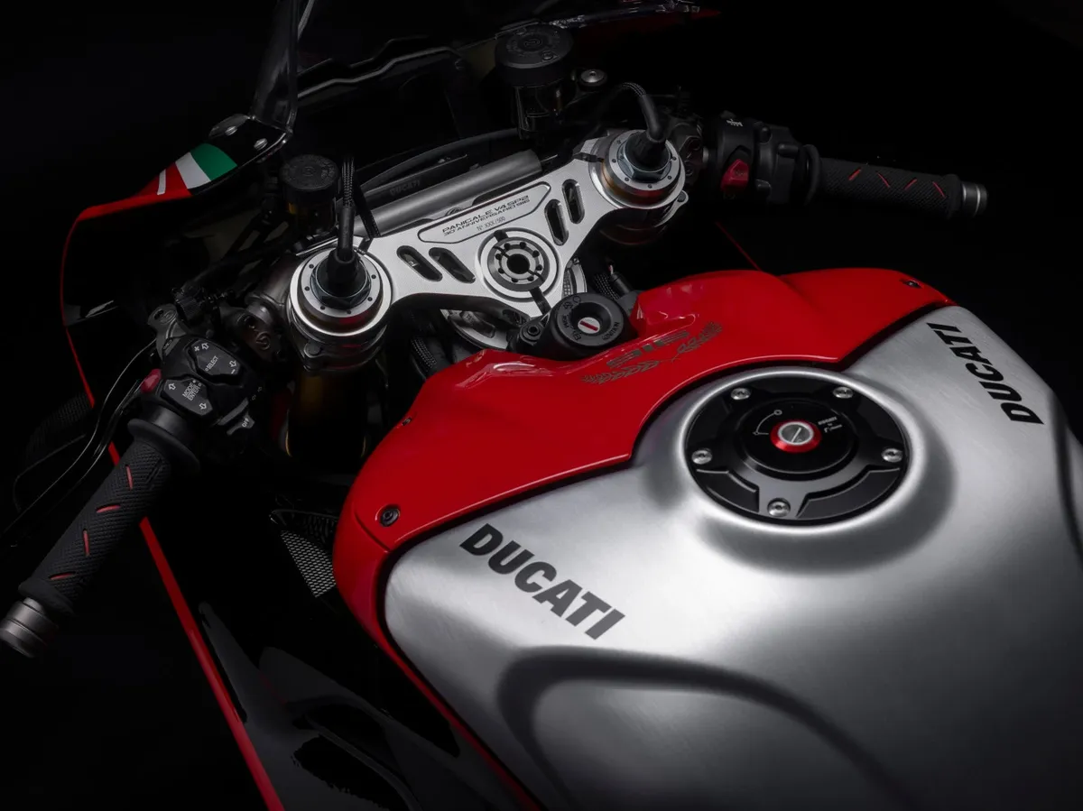 Ducati заполняет пробел в линейке Panigale моделью V4 SP для 2027 года — фото 2