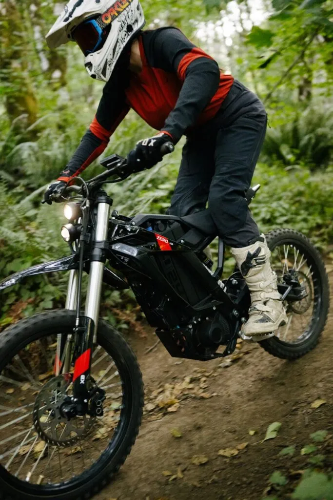 Zero Motorcycles представила чёрные обвесы для внедорожных моделей XE и XB — фото 3