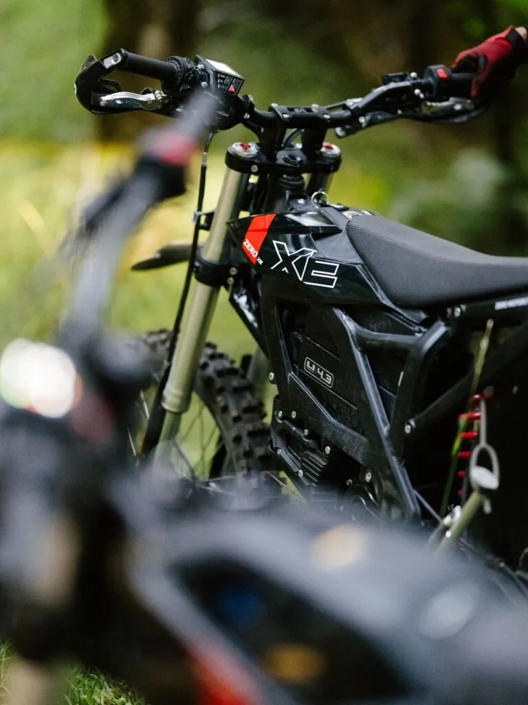 Zero Motorcycles представила чёрные обвесы для внедорожных моделей XE и XB — фото 4