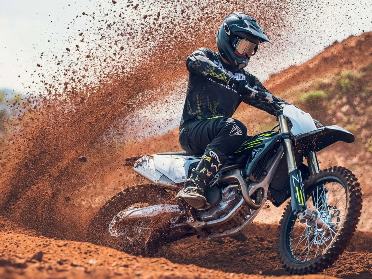 Новые внедорожные мотоциклы Triumph отзываются из-за проблем с головкой цилиндра — фото 2