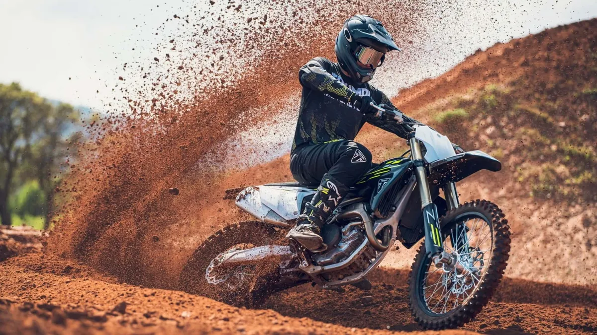 Новые внедорожные мотоциклы Triumph отзываются из-за проблем с головкой цилиндра — фото 4