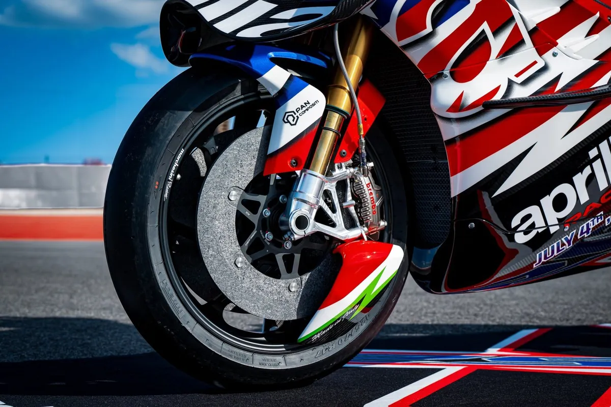 Aprilia X 250TH: 240 л.с., тормоза MotoGP и всего 30 экземпляров — фото 3