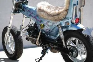 Honda Dax превратился в мини-чоппер с ручным переключением передач — фото 3