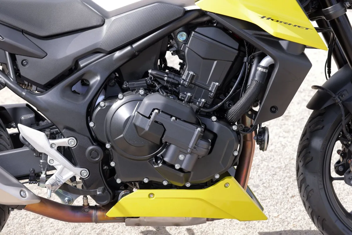 Honda CB750 Hornet E-Clutch 2026: полный обзор и технические характеристики
