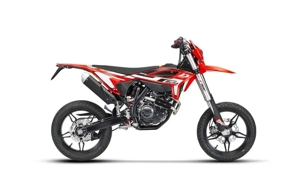 Тест Beta 125: Motard или Enduro? Окончательный выбор для категории A1 — фото 3
