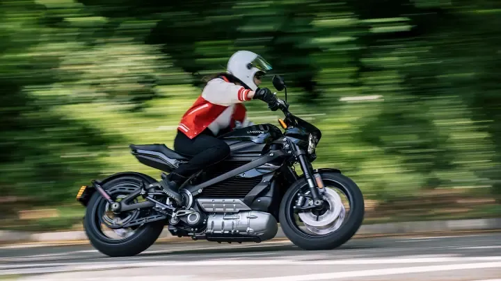 Цена LiveWire ONE снижена до $13 999 — фото 2