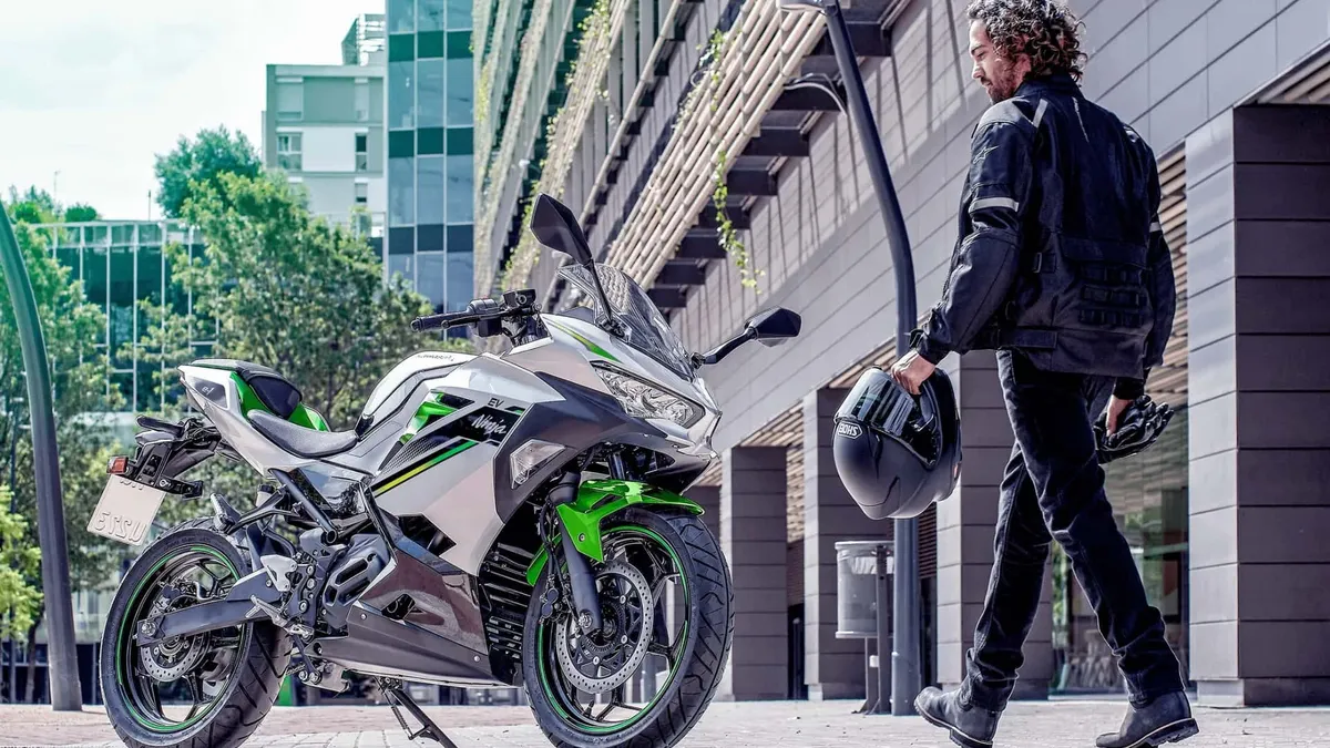 Kawasaki Практически Ничего Не Изменила В Своей Электрической Ninja В Этом Году — фото 4
