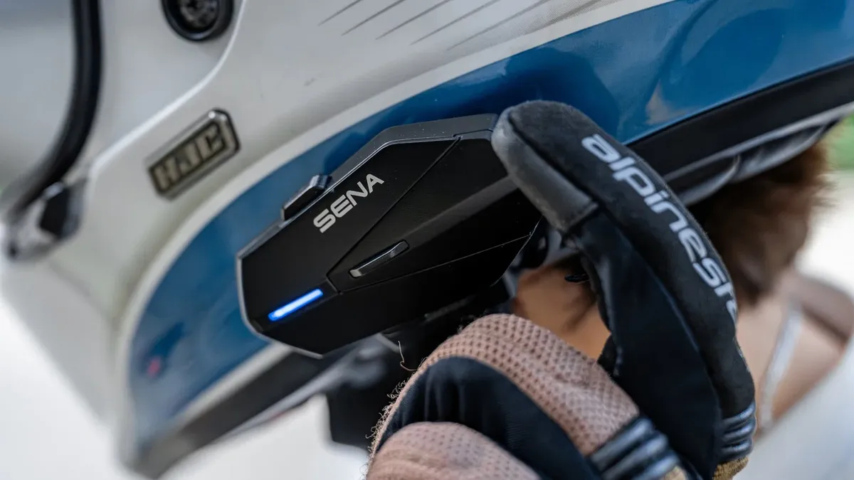 Sena представила Bluetooth-интеркомы Apex со сменными батареями