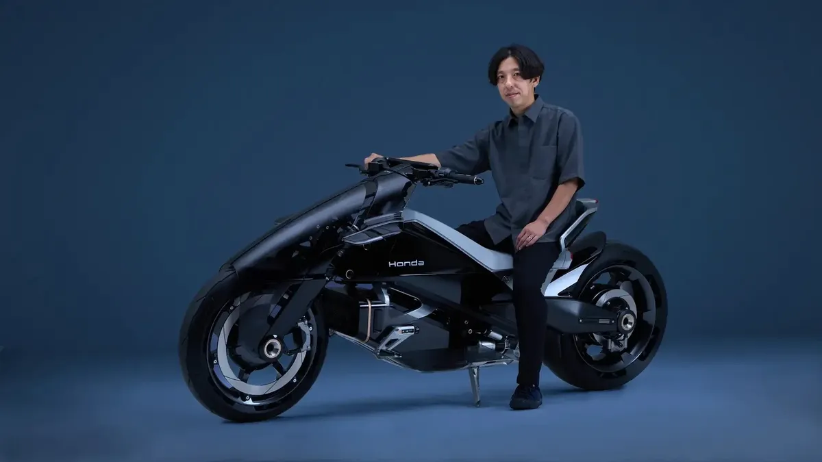 Электрический мотоцикл Honda EV Outlier получил награду Red Dot Design Award — фото 2