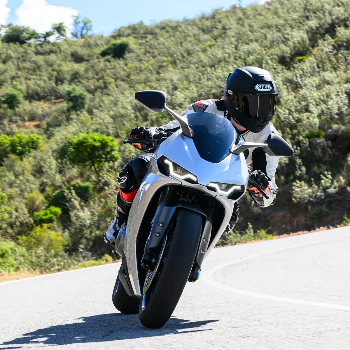 Norton Manx R стала первым серийным мотоциклом с ДВС, завоевавшим награду IDEA за десятилетия — фото 3