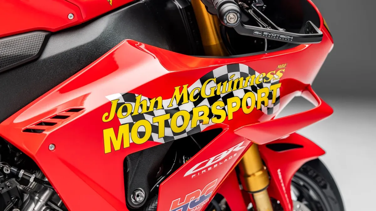Honda представила эксклюзивную Fireblade SP к 30-летию карьеры Джона Макгиннесса — всего 15 экземпляров