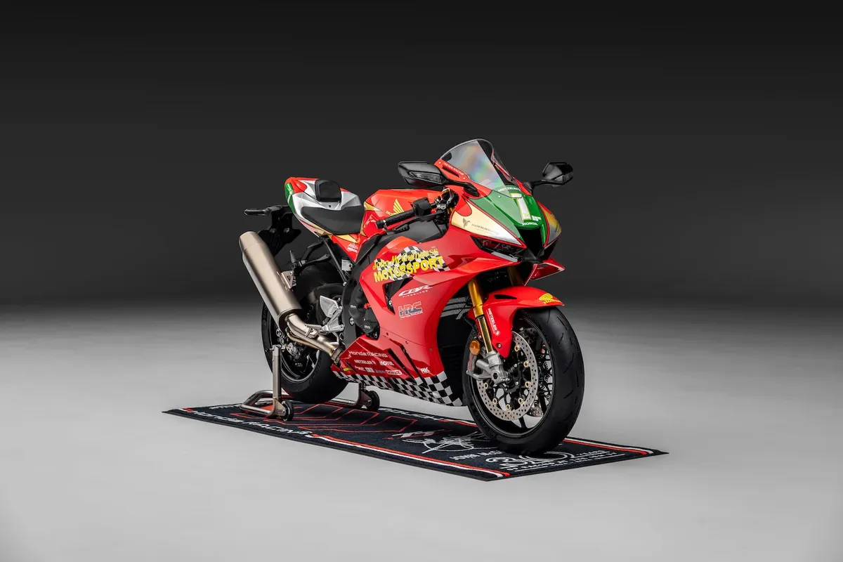 Honda представила эксклюзивную Fireblade SP к 30-летию карьеры Джона Макгиннесса — всего 15 экземпляров — фото 2
