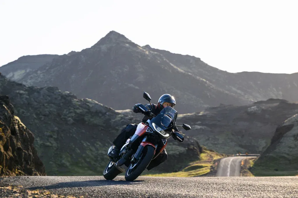 Norton Motorcycles начала поставки нового приключенческого мотоцикла Atlas в Великобритании — фото 2