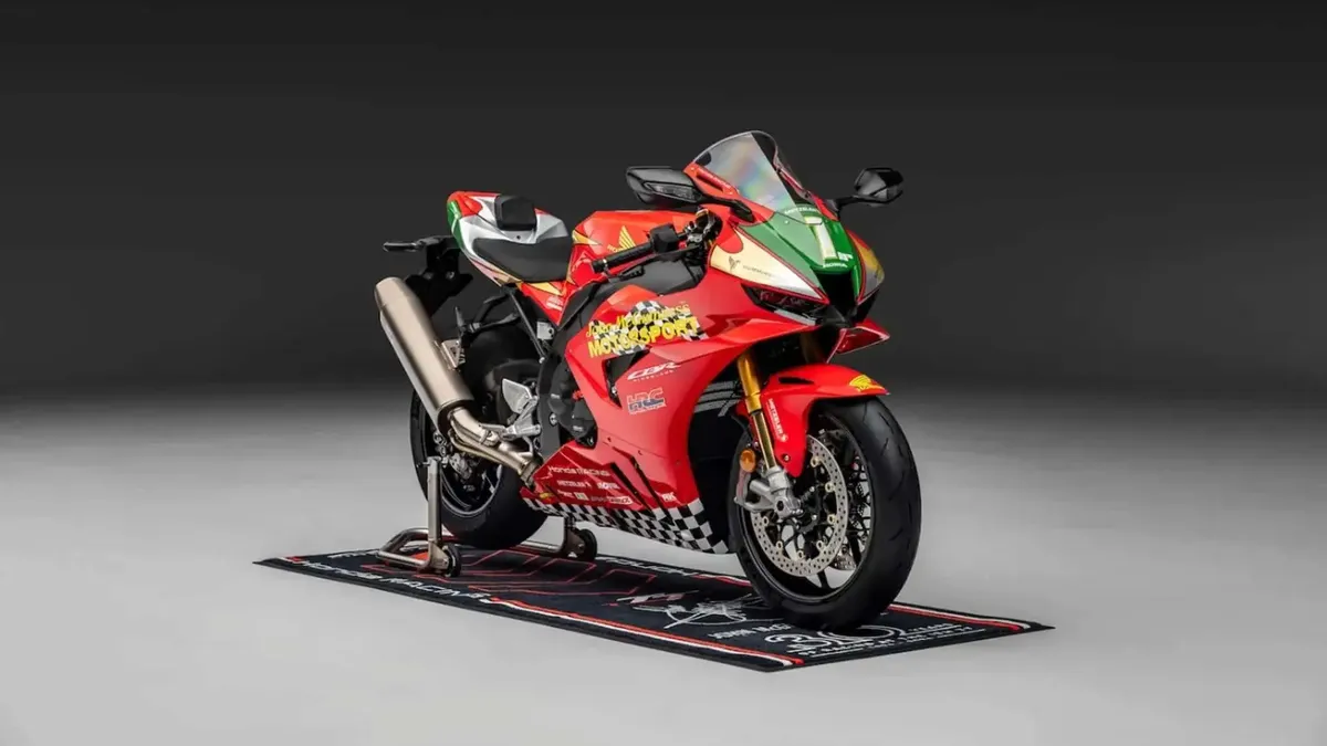 Купите реплику Honda CBR1000RR-R Fireblade SP Джона Макгиннесса и прокатитесь с ним