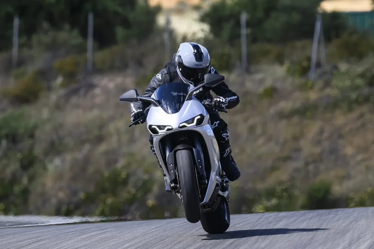 Norton Manx R: какую версию выбрать — Base, Apex, Signature или First Edition? — фото 3