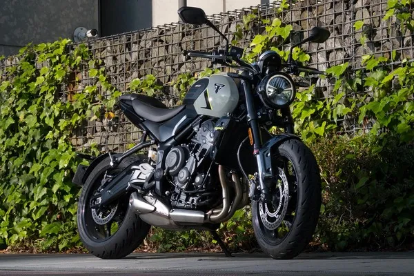 Тест-драйв Triumph Trident 660: Совершенство среднего класса! Трёхцилиндровый двигатель, где «удобство» важнее «скорости»