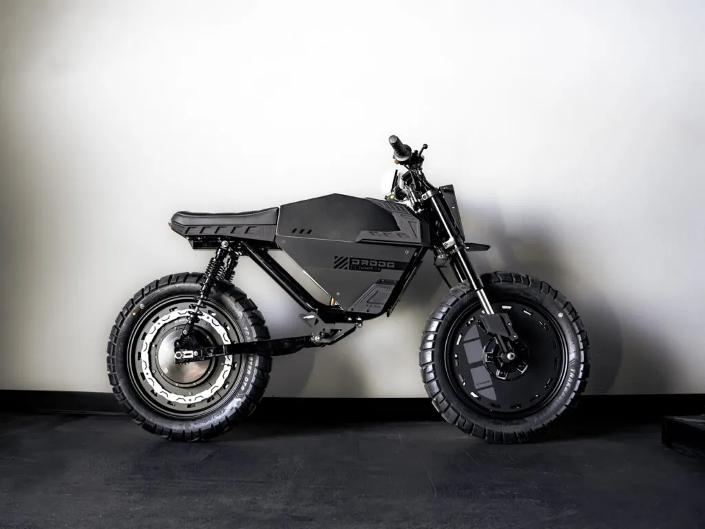 Droog Moto и Onyx объединились для создания кастомного электромотоцикла UNIT-1 — фото 2