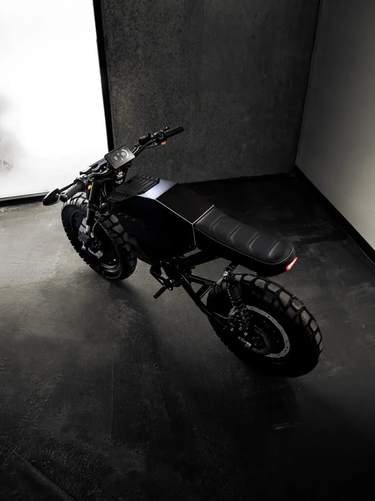 Droog Moto и Onyx объединились для создания кастомного электромотоцикла UNIT-1 — фото 4
