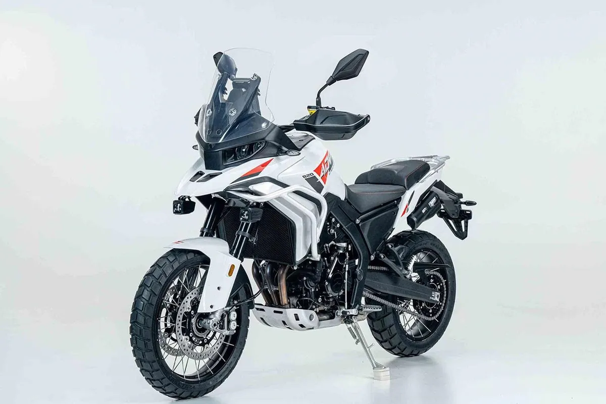 ZXMOTO 820X: серийный adventure-мотоцикл с трёхцилиндровым двигателем представлен официально