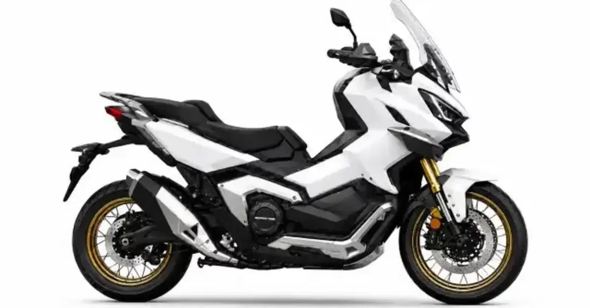 QJMotor X-Adventure 900 — китайский макси-скутер, который хочет разгоняться свыше 200 км/ч