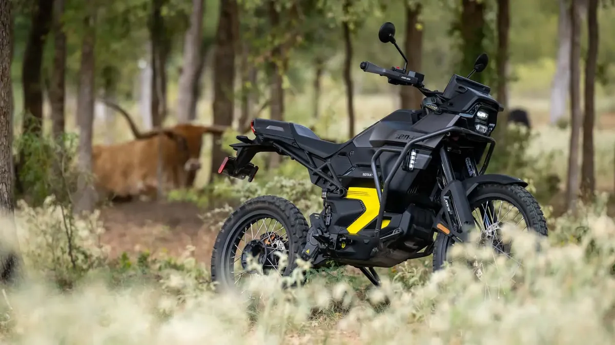 Скидка до $4000 на электрический мотоцикл Can-Am. Стоит ли превратить его в эндуро?