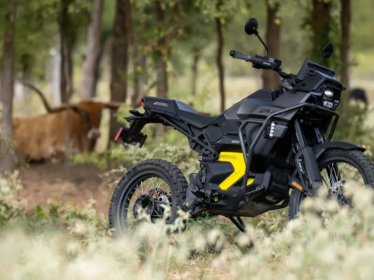 Скидка до $4000 на электрический мотоцикл Can-Am. Стоит ли превратить его в эндуро? — фото 2
