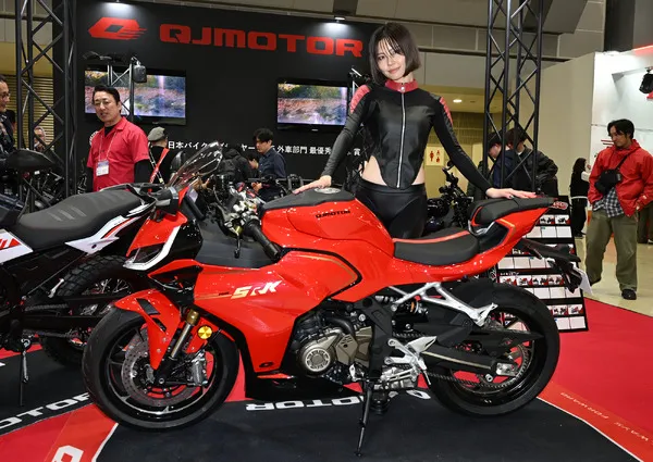 Из Китая прибывает 4-цилиндровый суперспорт 400cc: QJ Motor SRK400RS бросает вызов новой CBR на Токийском мотосалоне 2026 — фото 4
