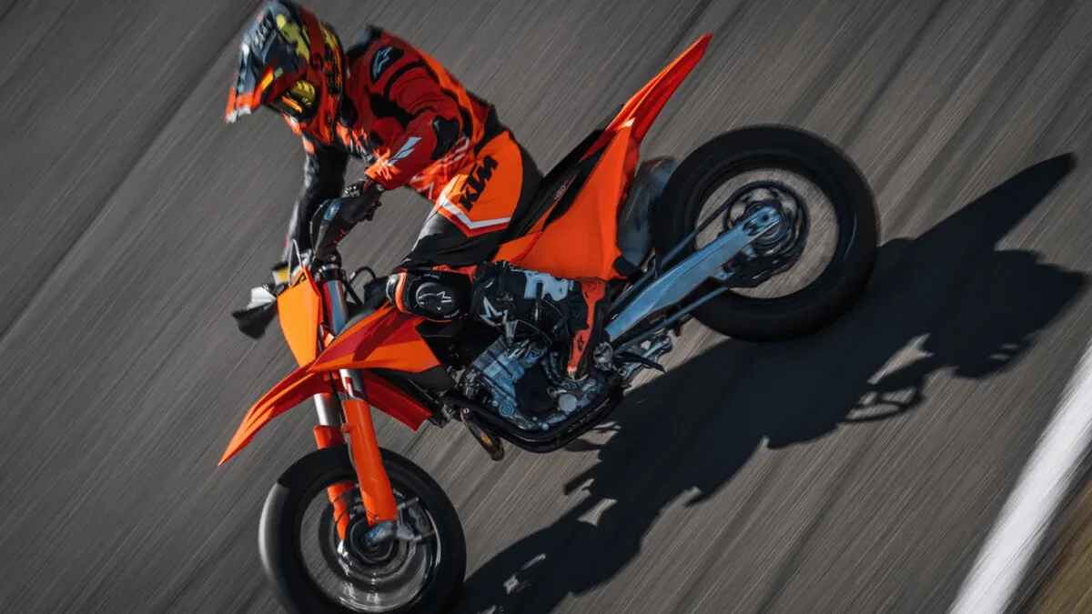 2027 KTM 450 SMR получил новый облик и выгодное предложение для покупателей