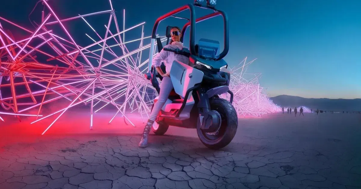 Новинки BMW Motorrad: возвращение скутера с крышей и подтверждение для мощнейшей M1000RS