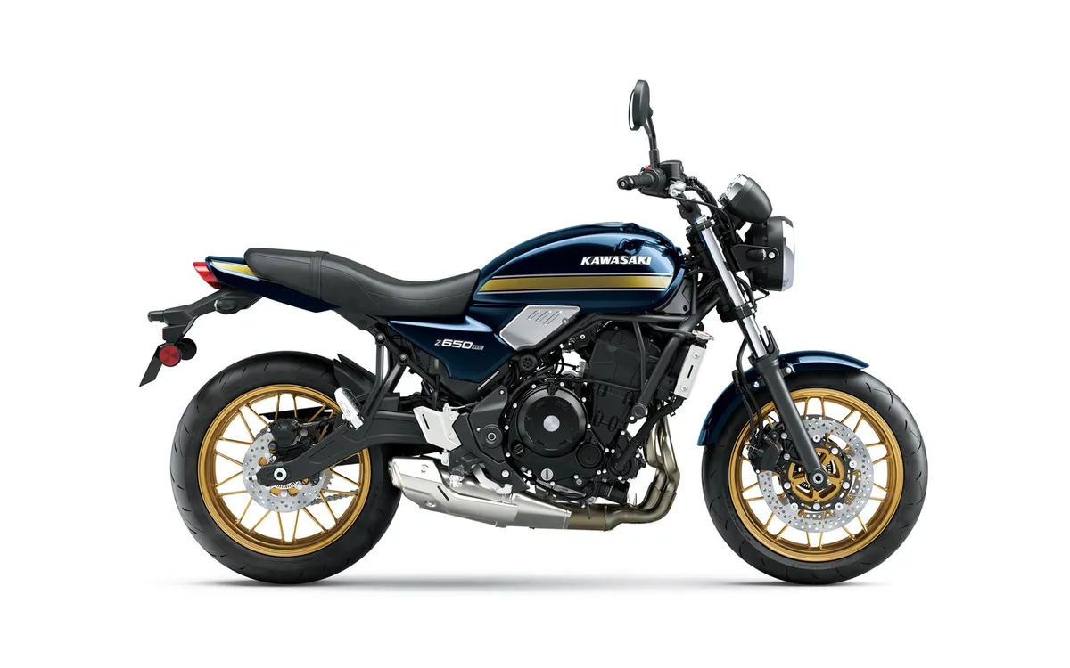 Полностью чёрная версия «Black Ball Edition» также представлена: Kawasaki Z650RS поступит в продажу 1 октября — фото 2