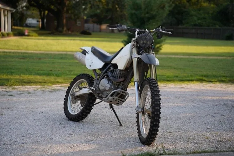 1995 Suzuki DR350: Надёжный мотоцикл, готовый к доработкам
