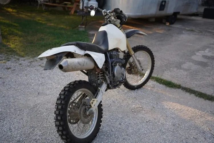 1995 Suzuki DR350: Надёжный мотоцикл, готовый к доработкам — фото 3