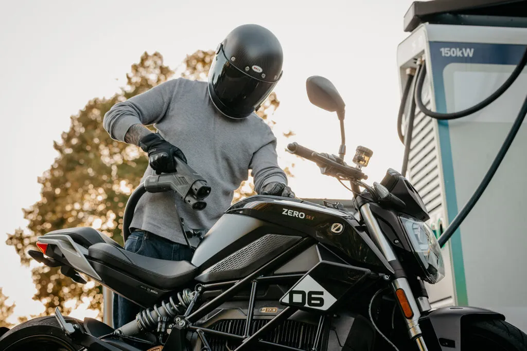 Zero Motorcycles анонсирует быструю зарядку Level 3 DC с 2027 года