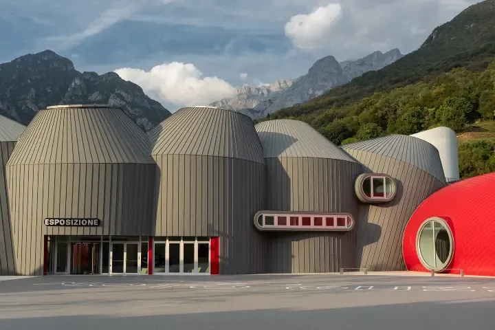 Moto Guzzi повторно открыла завод в Манделло-дель-Ларио — фото 3