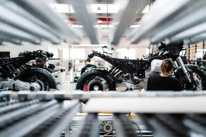 Moto Guzzi повторно открыла завод в Манделло-дель-Ларио — фото 4