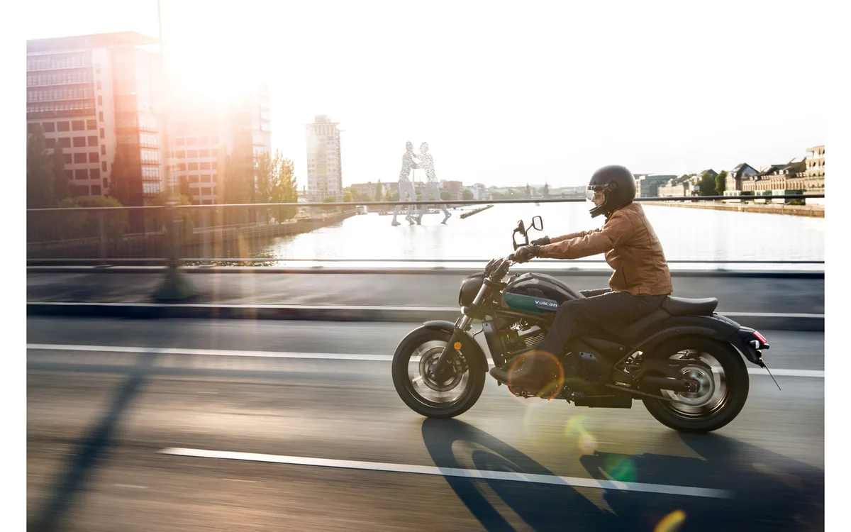 Kawasaki Vulcan S с новым цветом поступит в продажу 1 октября по цене 1 056 000 иен — фото 2
