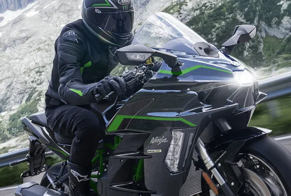 Kawasaki Ninja H2 SX SE 2027 модельного года поступит в продажу 1 октября за 3 135 000 иен