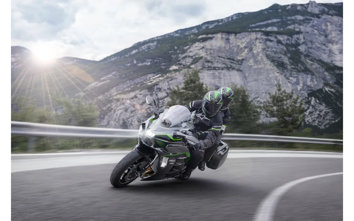 Kawasaki Ninja H2 SX SE 2027 модельного года поступит в продажу 1 октября за 3 135 000 иен — фото 3