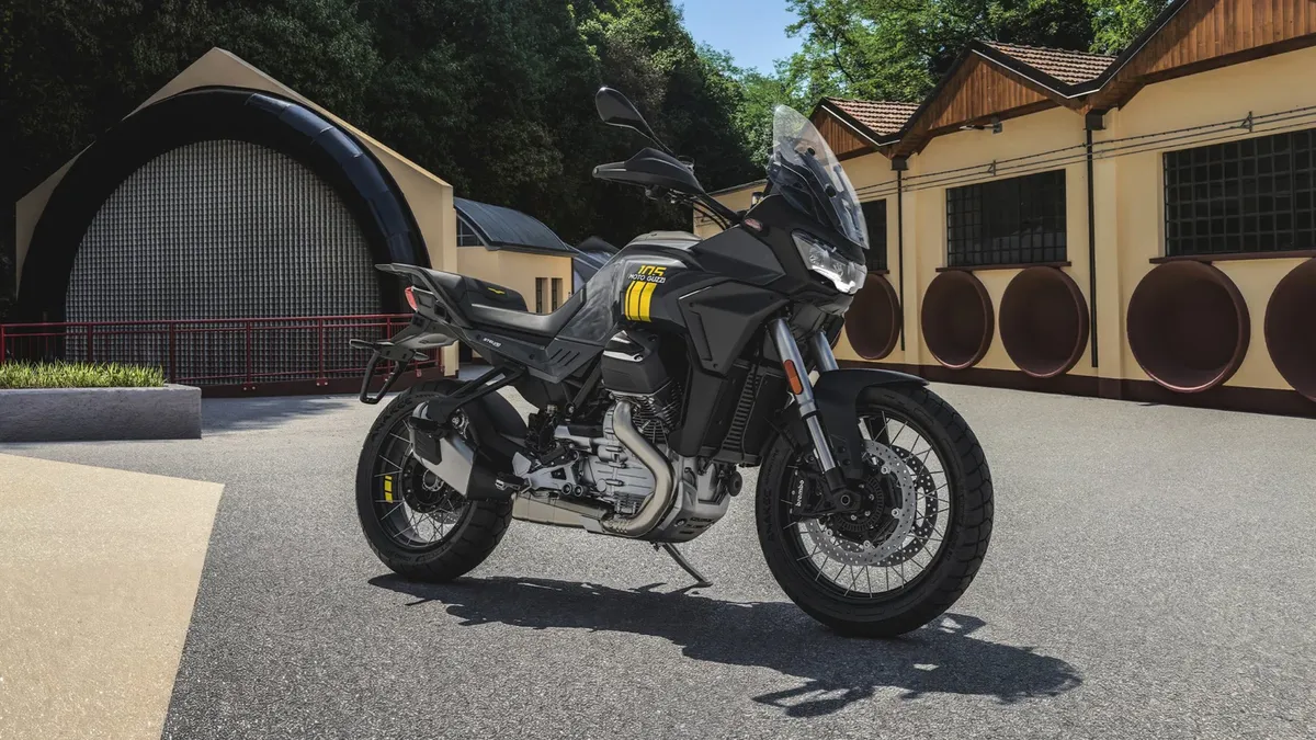 Moto Guzzi отмечает 105-летие специальной серией: Stelvio, V100 Mandello, V85 Strada и V7 Stone — фото 2