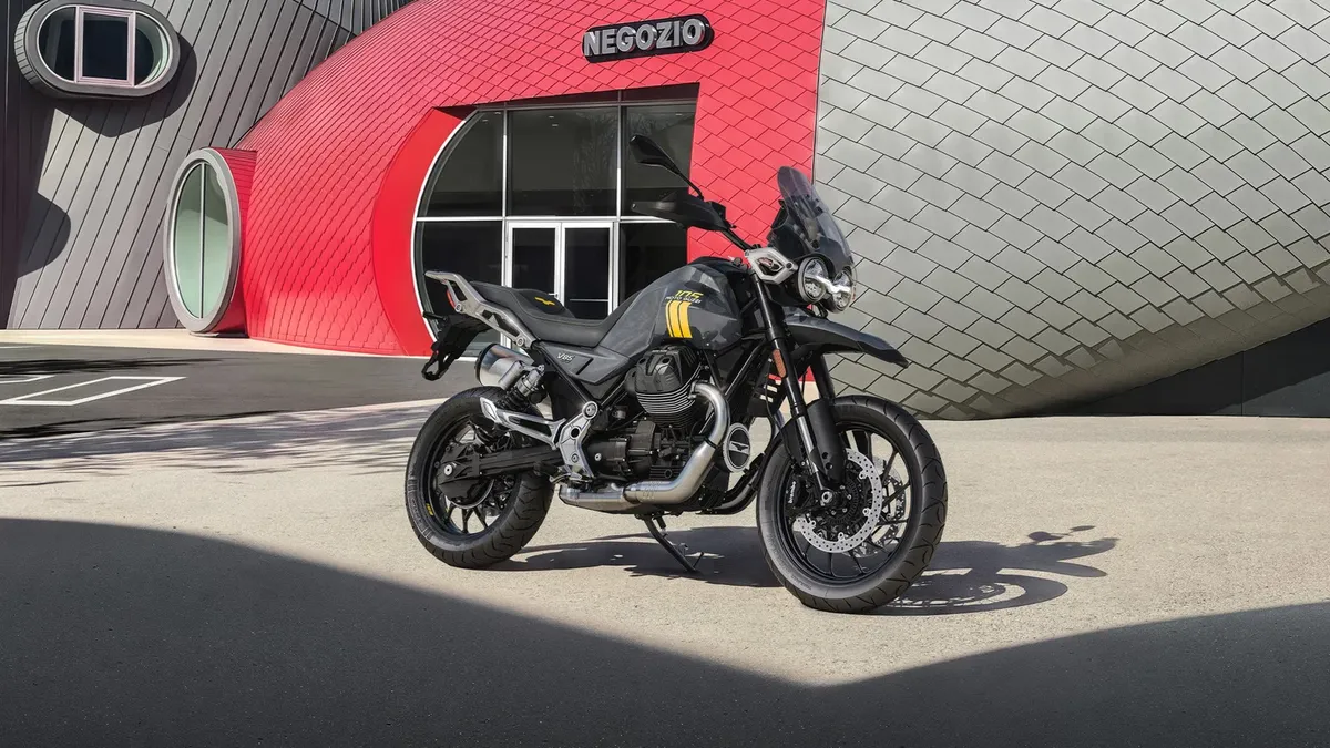 Moto Guzzi отмечает 105-летие специальной серией: Stelvio, V100 Mandello, V85 Strada и V7 Stone — фото 3