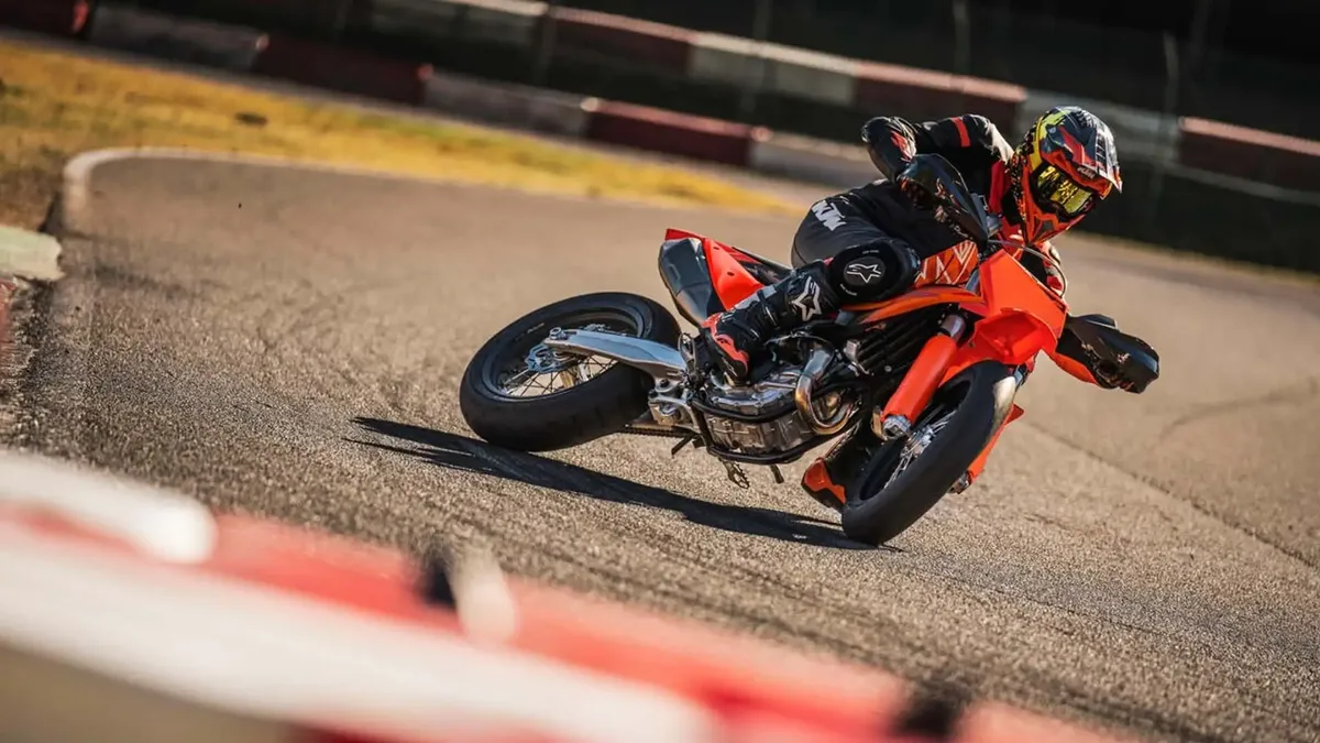 KTM 450 SMR 2027 получила единственное улучшение, которого ждали все райдеры