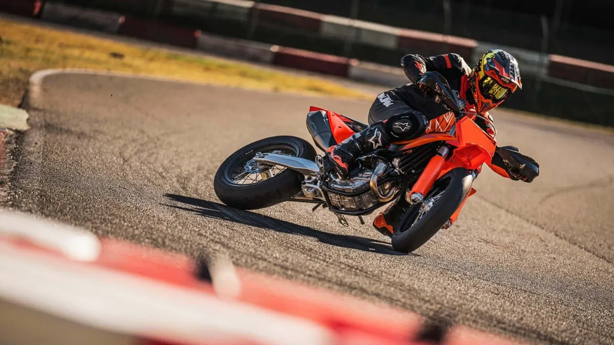KTM 450 SMR 2027 получила единственное улучшение, которого ждали все райдеры — фото 4