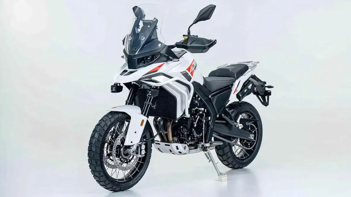 Китай бросает вызов Triumph: новый трехцилиндровый приключенческий мотоцикл
