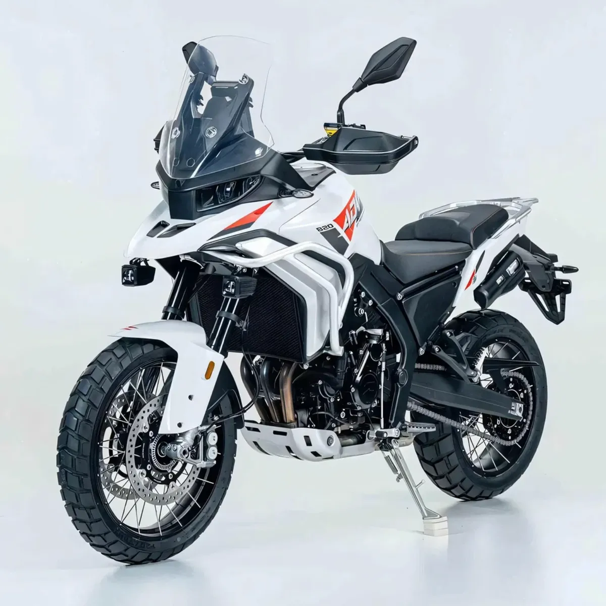 Китай бросает вызов Triumph: новый трехцилиндровый приключенческий мотоцикл — фото 3