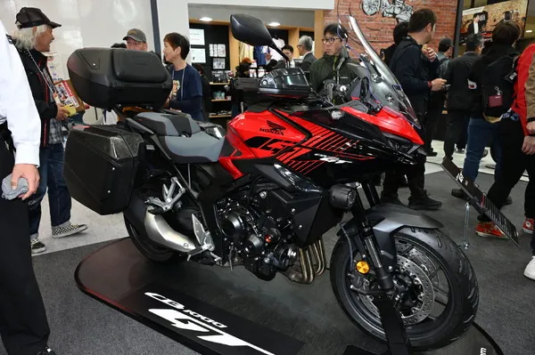 Honda CB1000GT: новый спортивный туристический мотоцикл представлен в Японии — фото 3