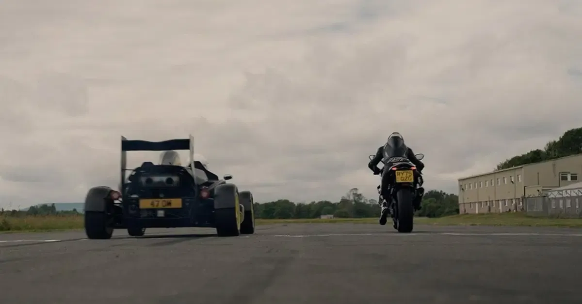 Ariel Atom 4RR против BMW S 1000 RR
